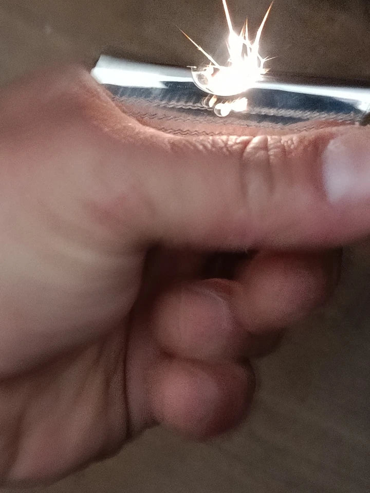 Ancien Briquet À Essence