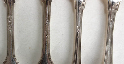 Lot De 12 Couverts Anciens Modèle Filets Armoriés En Argent Massif 18ème