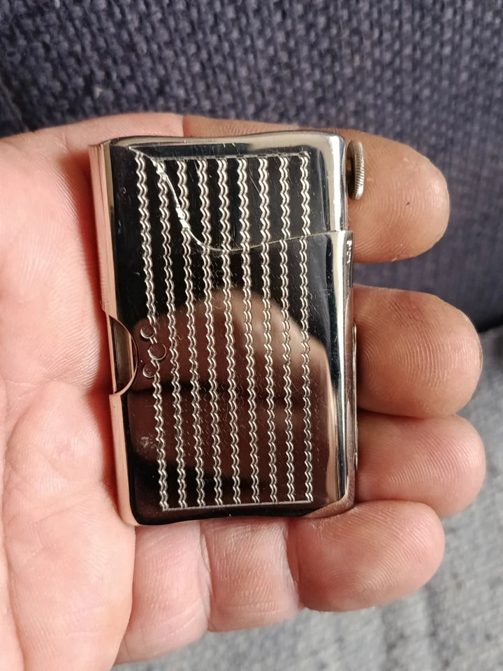 Ancien Briquet À Essence