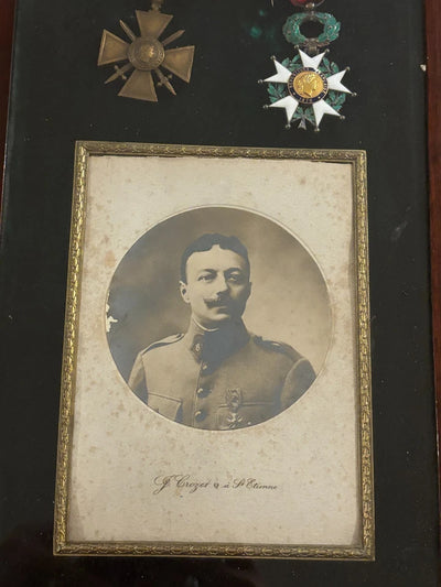 Cadre Médailles Légion d'honneur - Croix de guerre & Bicorne Ancien