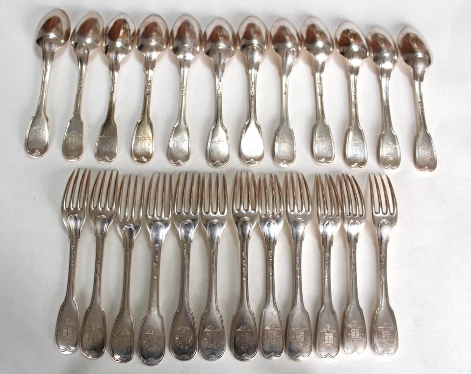 Lot De 12 Couverts Anciens Modèle Filets Armoriés En Argent Massif 18ème