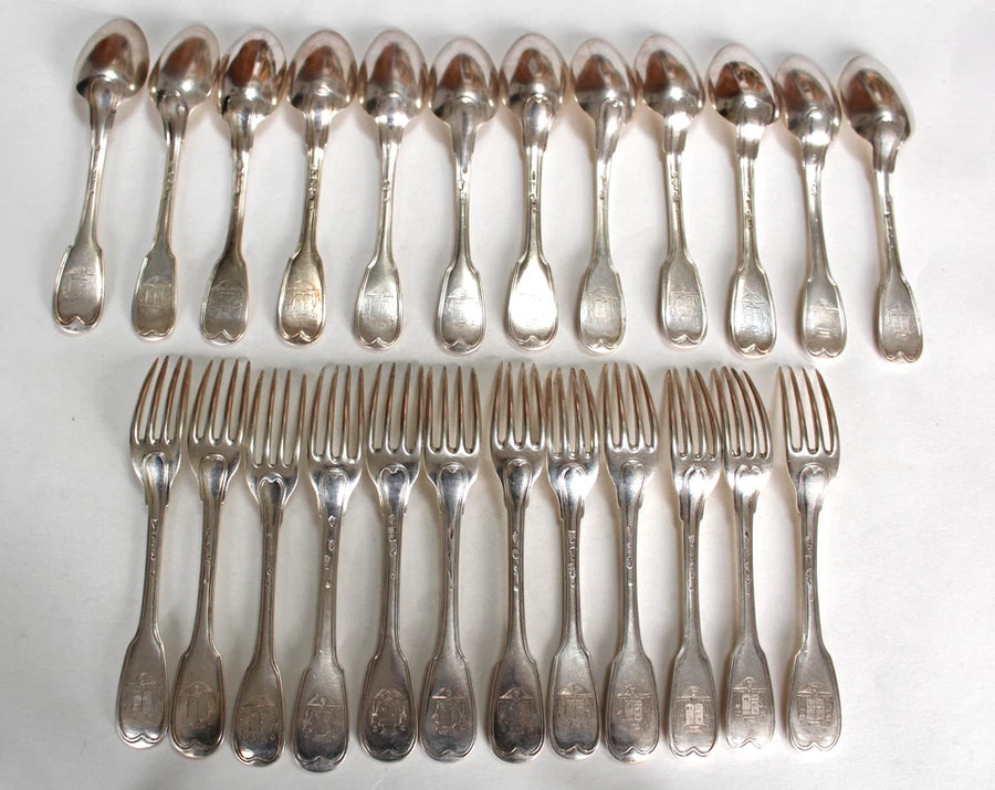 Lot De 12 Couverts Anciens Modèle Filets Armoriés En Argent Massif 18ème