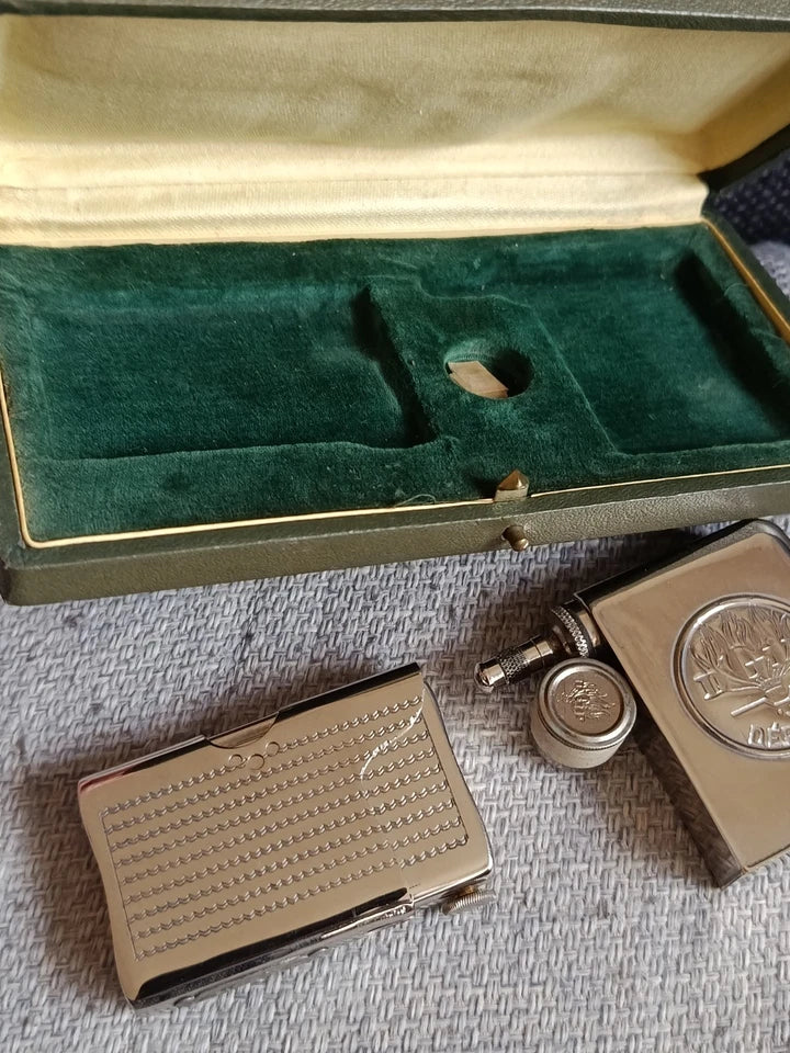 Ancien Briquet À Essence