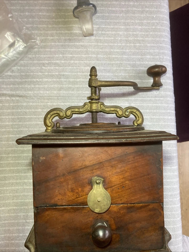 Ancien Moulin à Café Peugeot Jackson à Oreilles – Circa 1880
