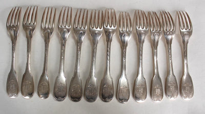 Lot De 12 Couverts Anciens Modèle Filets Armoriés En Argent Massif 18ème