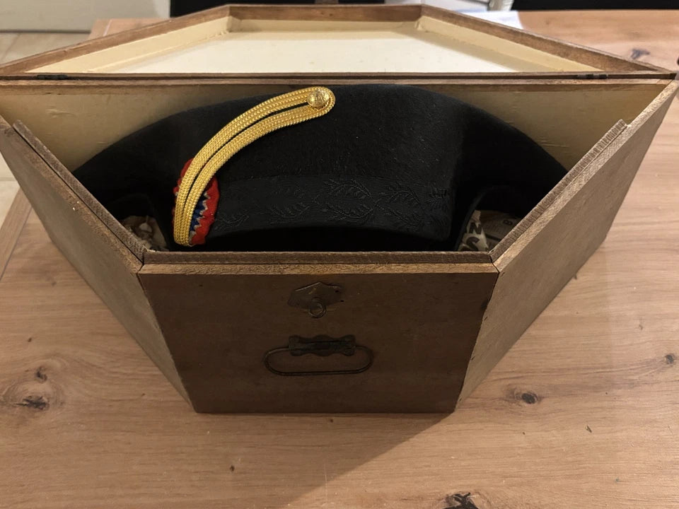 Cadre Médailles Légion d'honneur - Croix de guerre & Bicorne Ancien