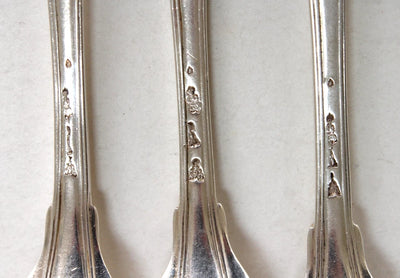 Lot De 12 Couverts Anciens Modèle Filets Armoriés En Argent Massif 18ème