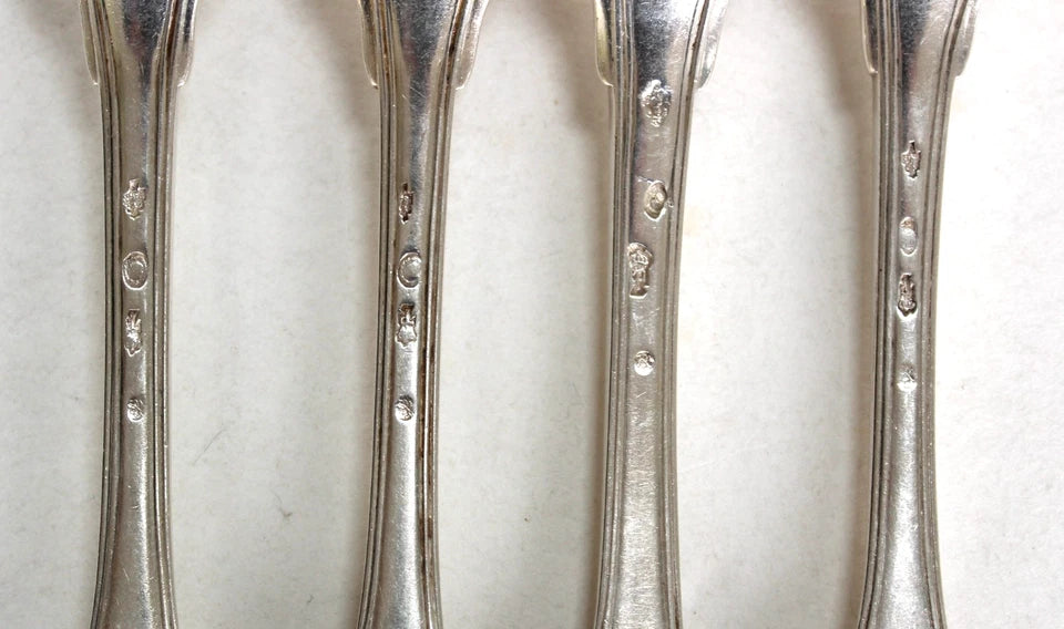 Lot De 12 Couverts Anciens Modèle Filets Armoriés En Argent Massif 18ème