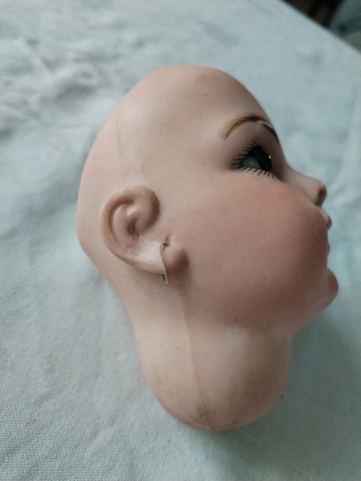 Authentique Tête De Poupée Bru Ancienne Biscuit Porcelaine Bouche Fermée