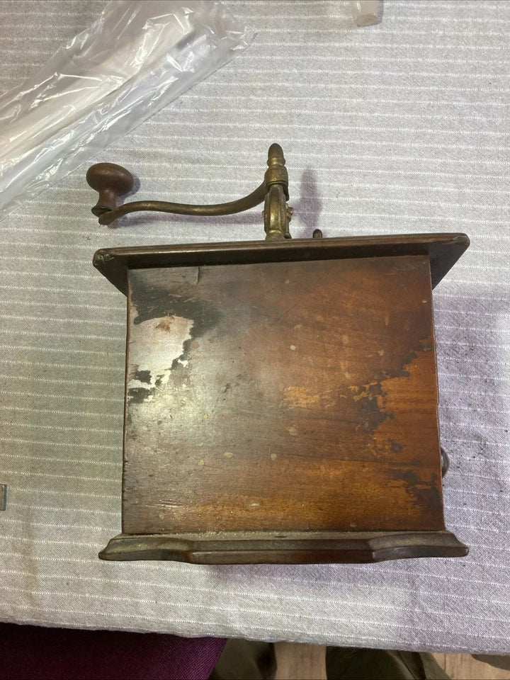 Ancien Moulin à Café Peugeot Jackson à Oreilles – Circa 1880