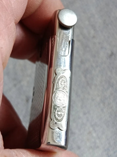 Ancien Briquet À Essence