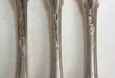Lot De 12 Couverts Anciens Modèle Filets Armoriés En Argent Massif 18ème