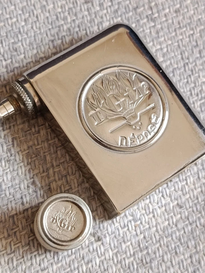 Ancien Briquet À Essence
