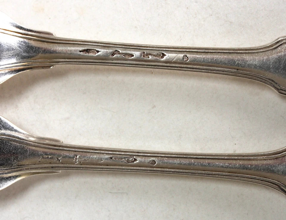 Lot De 12 Couverts Anciens Modèle Filets Armoriés En Argent Massif 18ème