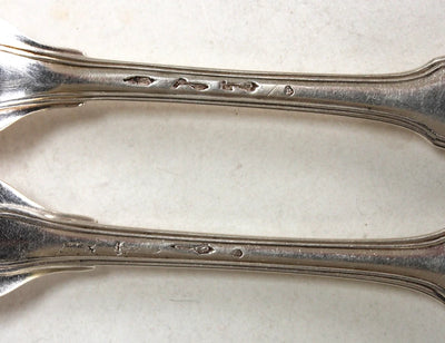 Lot De 12 Couverts Anciens Modèle Filets Armoriés En Argent Massif 18ème