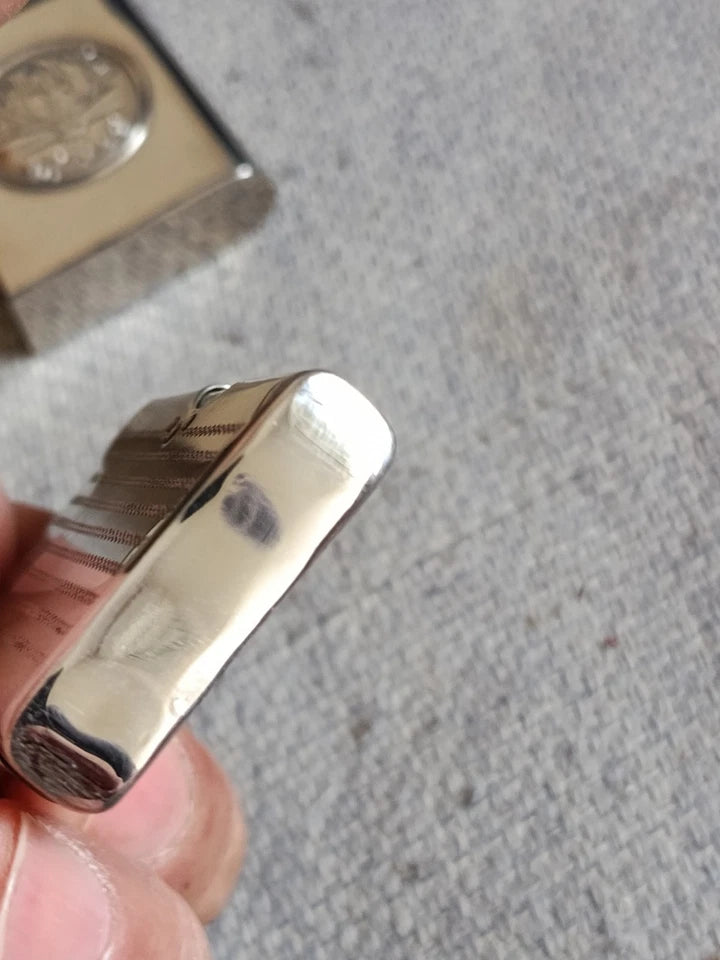 Ancien Briquet À Essence