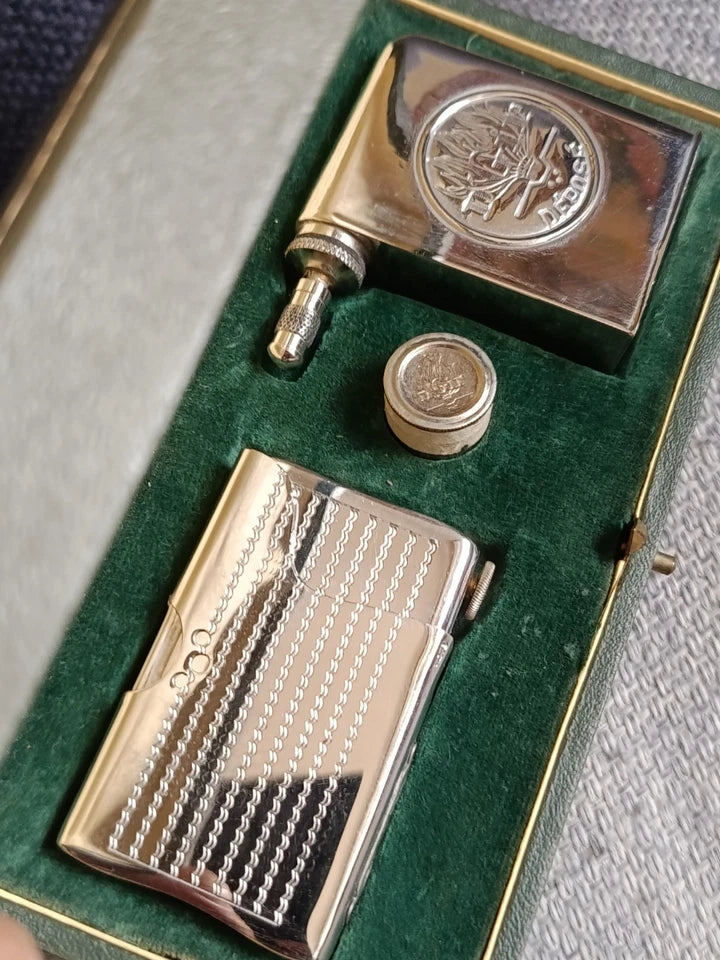 Ancien Briquet À Essence
